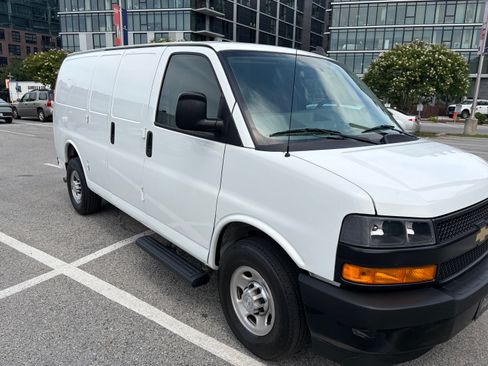 Used 2019 Chevrolet Express 2500 RWD image 10