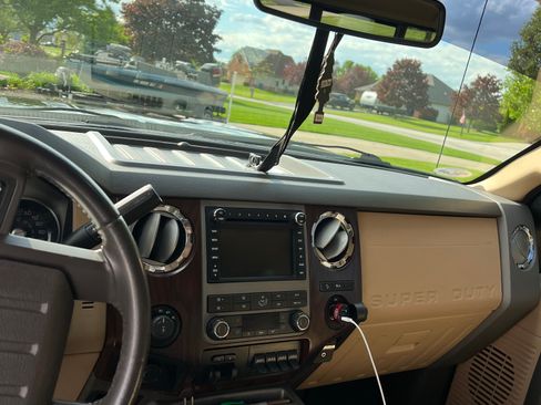 Used 2012 Ford F250 Lariat w/ Lariat Interior Pkg image 10