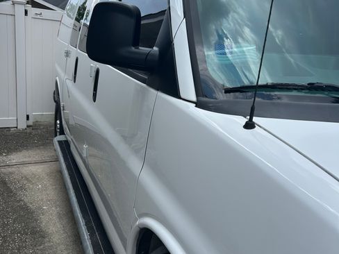 Used 2015 GMC Savana 2500 image 2