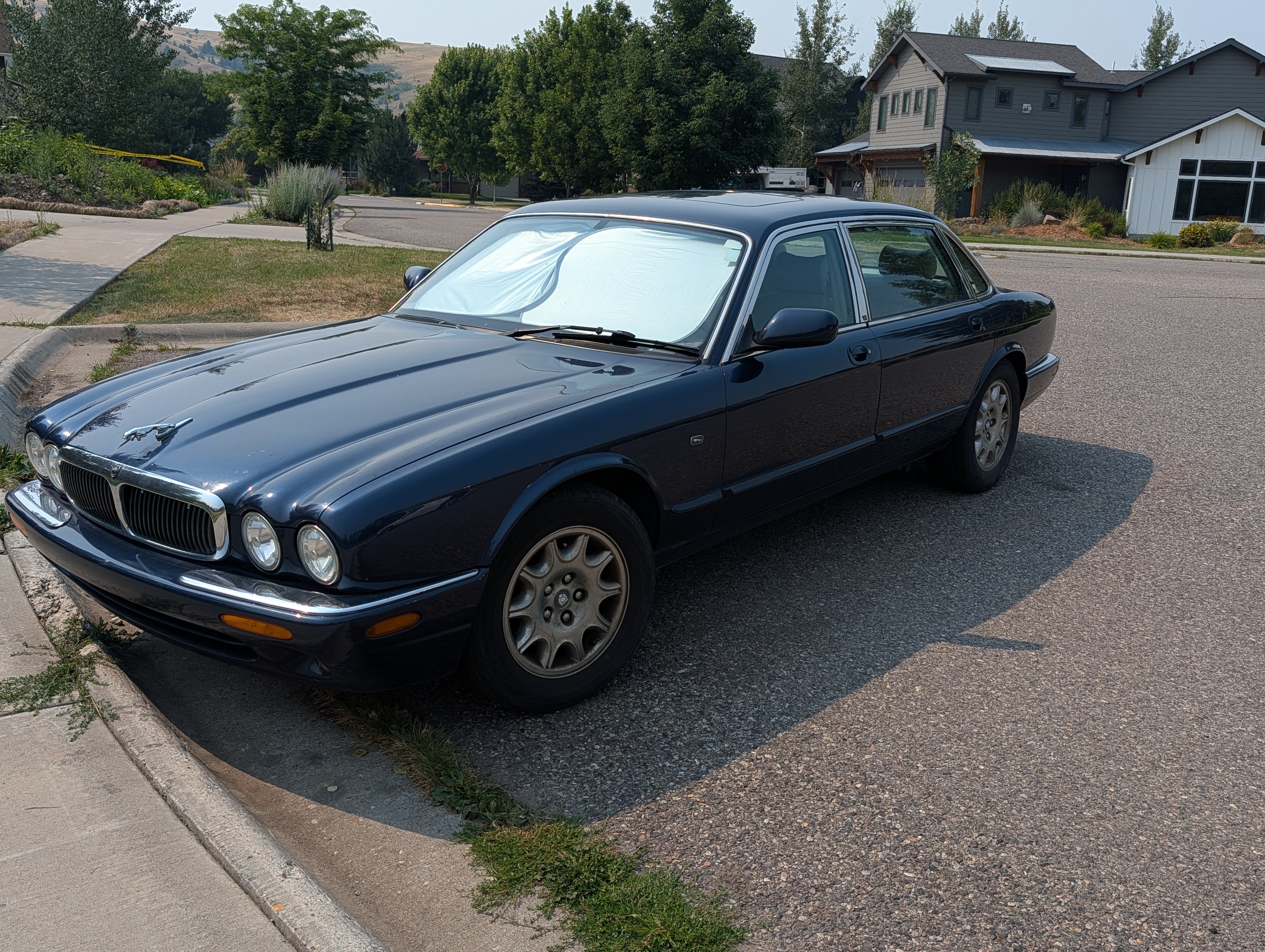 Used 1999 Jaguar XJ8 RWD image 2