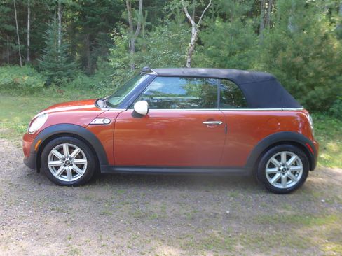 Used 2015 MINI Cooper S image 1