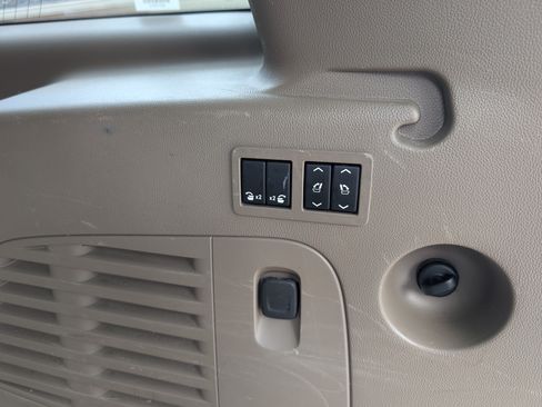 Used 2018 Chevrolet Suburban LT image 30