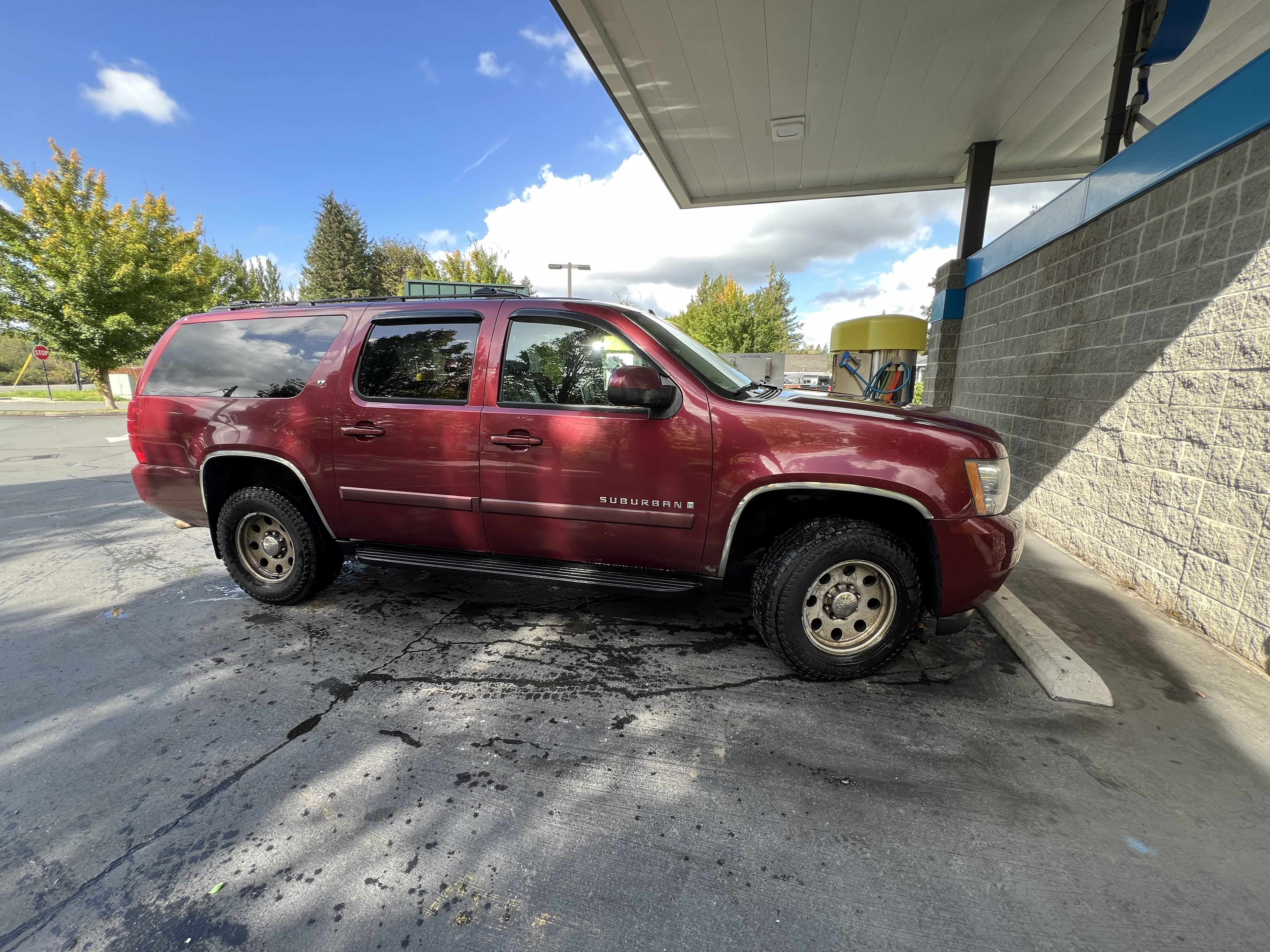 Used 2008 Chevrolet Suburban 2500 LT AWD/4WD image 2
