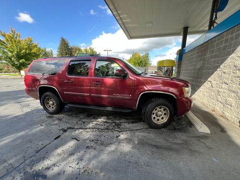 Used 2008 Chevrolet Suburban 2500 LT AWD/4WD image 2