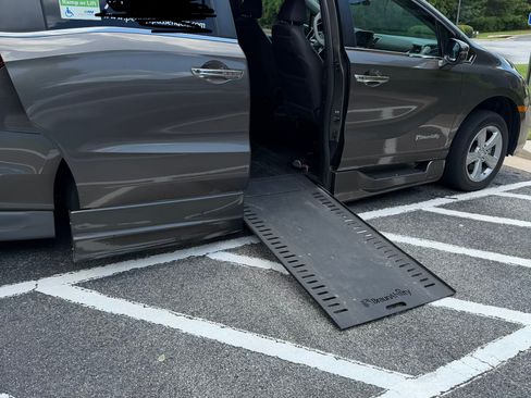 Used 2019 Honda Odyssey EX-L image 2