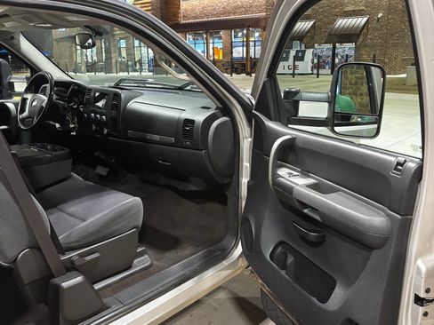 Used 2009 Chevrolet Silverado 1500 LT w/ Power Pack Plus AWD/4WD image 13
