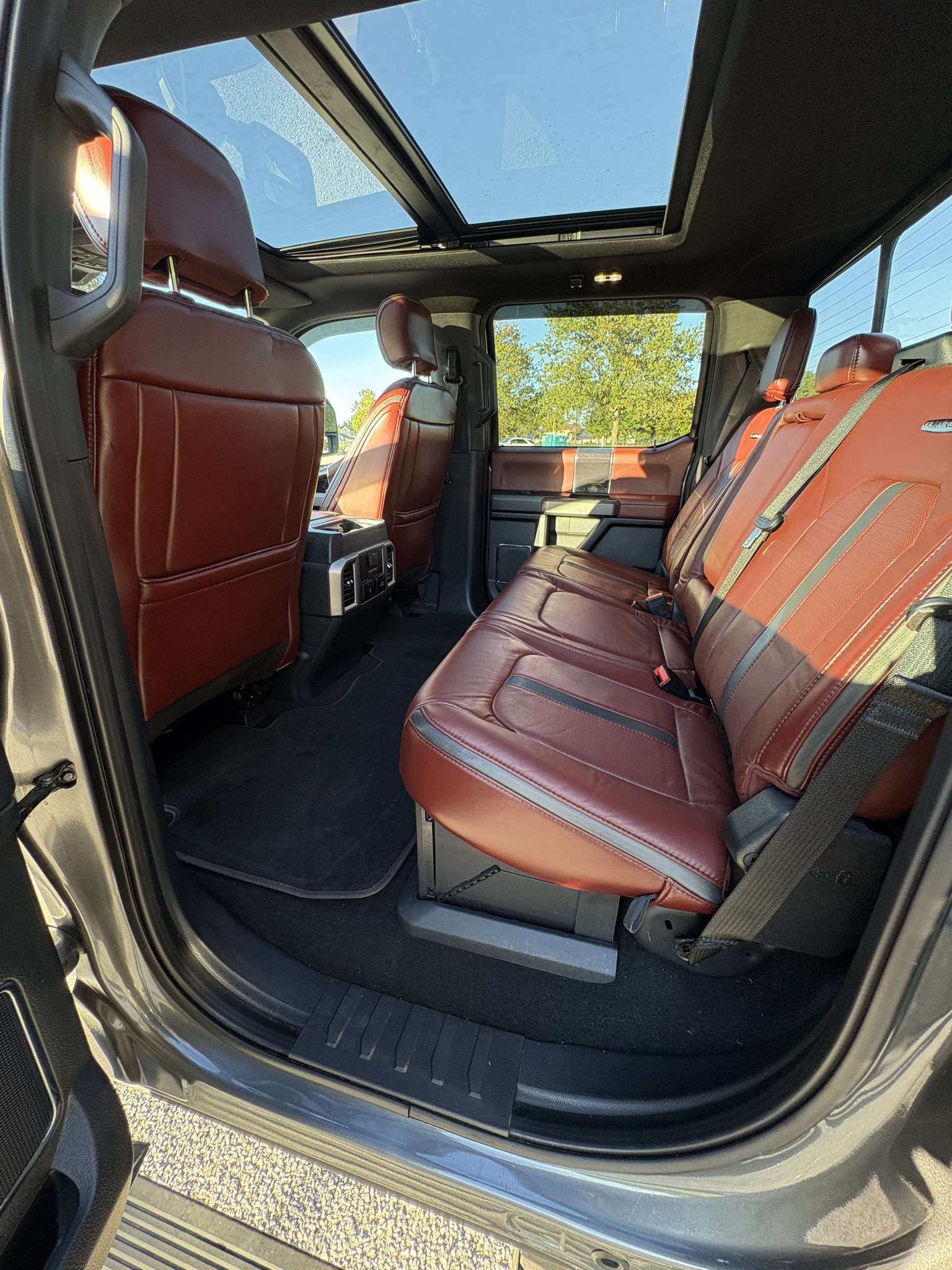 Used 2022 Ford F250 Platinum w/ FX4 Off-Road Package AWD/4WD image 16