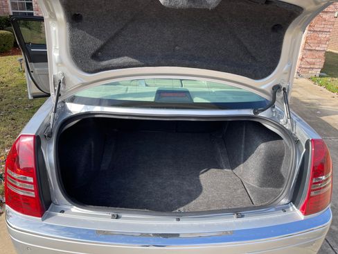 Used 2007 Chrysler 300 C w/ Protection Group II RWD image 17