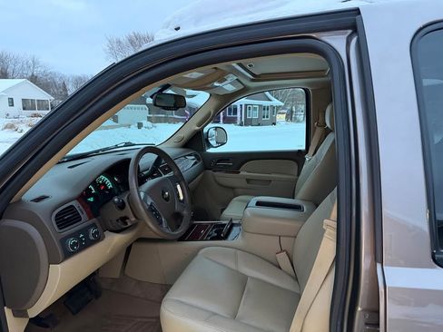 Used 2013 Chevrolet Suburban LTZ image 8