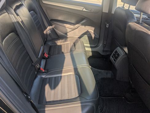 Used 2015 Volkswagen Passat 1.8T SE image 9