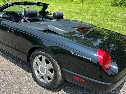 Used 2005 Ford Thunderbird Deluxe image 1