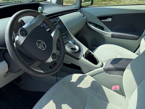 Used 2010 Toyota Prius Five FWD image 4