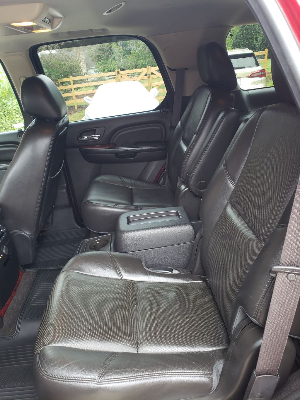 Used 2013 Cadillac Escalade Premium AWD/4WD image 18