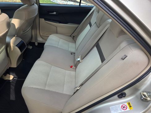 Used 2014 Toyota Camry LE image 14