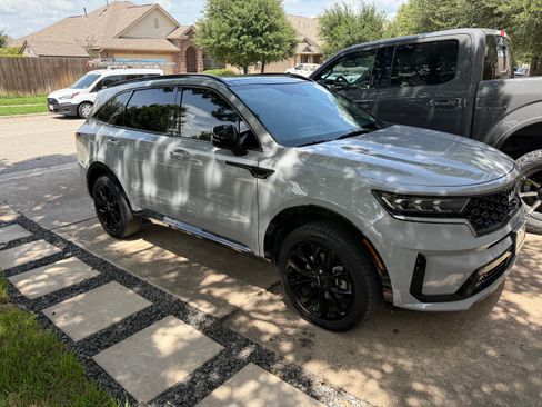 Used 2023 Kia Sorento SX image 1
