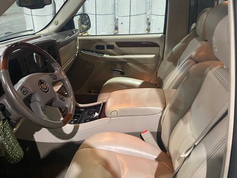 Used 2006 Cadillac Escalade EXT image 11