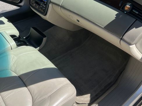 Used 2001 Cadillac De Ville DHS w/ Safety/Security Pkg FWD image 25
