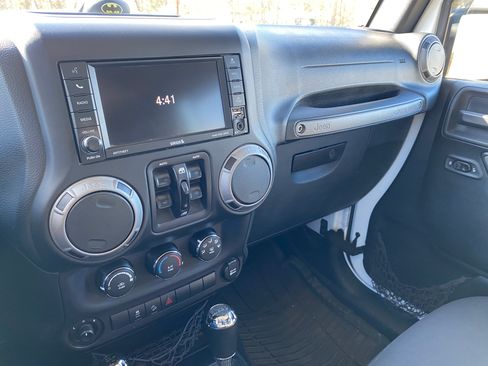 Used 2017 Jeep Wrangler Unlimited Sport image 12