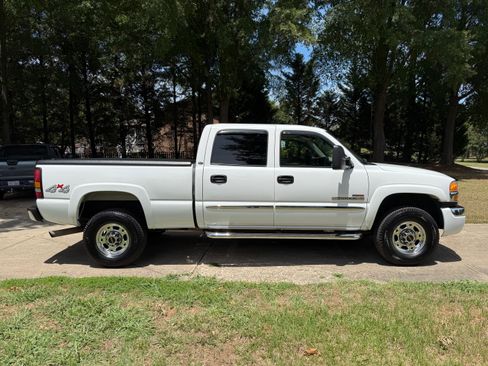Used 2005 GMC Sierra 2500 SLT w/ Heavy-Duty Power Package AWD/4WD image 1
