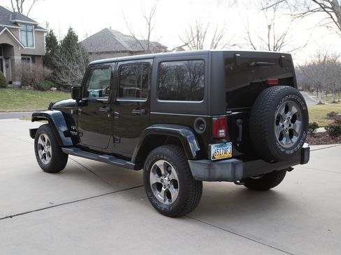 Used 2016 Jeep Wrangler Unlimited Sahara image 8