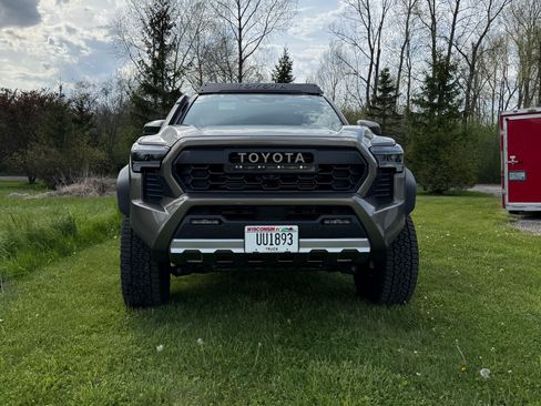 Used 2024 Toyota Tacoma 4x4 Double Cab Hybrid image 8