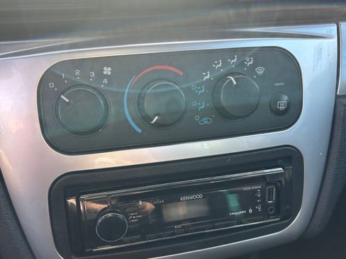 Used 2005 Chrysler Sebring Touring image 12