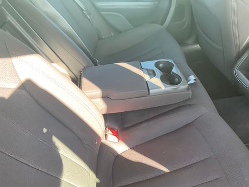 Used 2015 Chrysler 200 Limited image 16