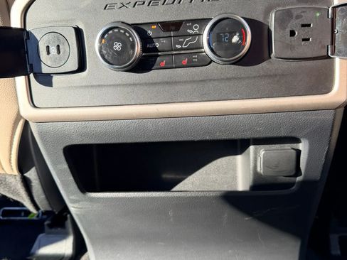 Used 2024 Ford Expedition Limited image 15