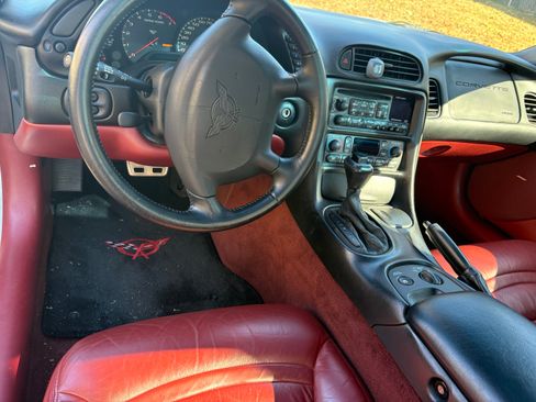 Used 1998 Chevrolet Corvette Coupe 2D w/ Roof Pkg image 5