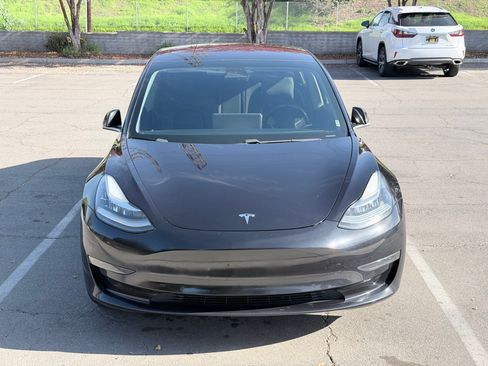 Used 2018 Tesla Model 3 Long Range image 1