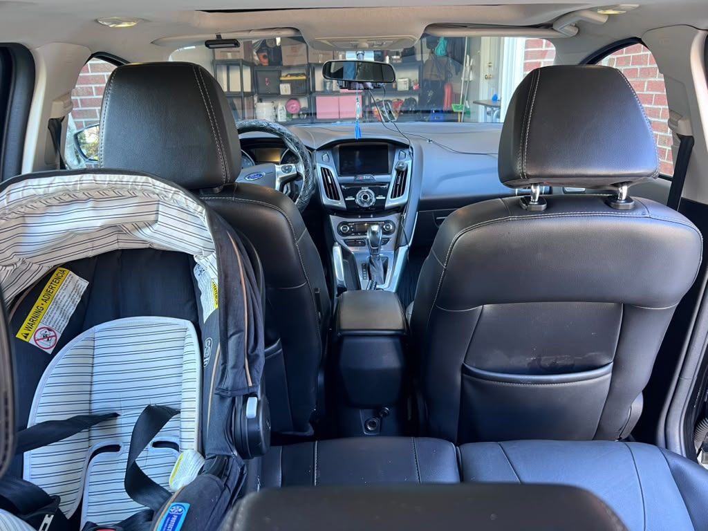 Used 2013 Ford Focus Titanium FWD image 8