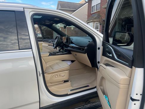 Used 2022 Cadillac Escalade Premium Luxury w/ Performance Package AWD/4WD image 6