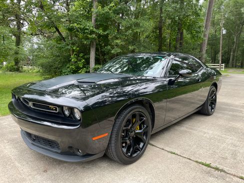 Used 2015 Dodge Challenger R/T Plus RWD image 22