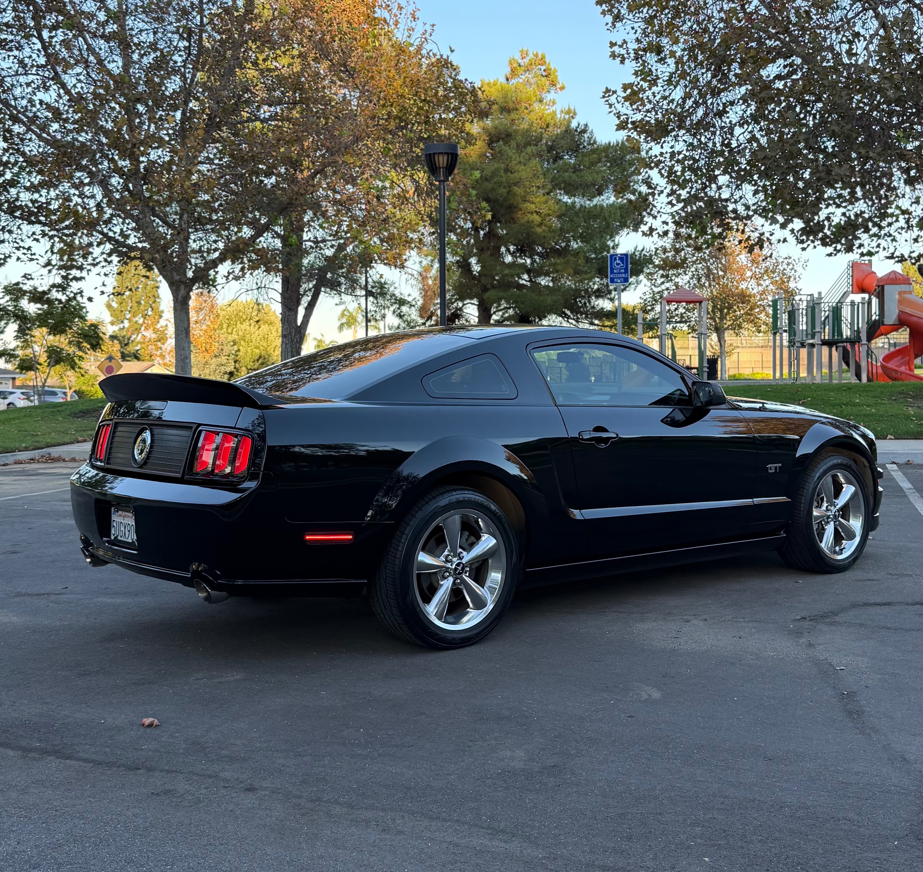 Used 2006 Ford Mustang GT Premium RWD image 5