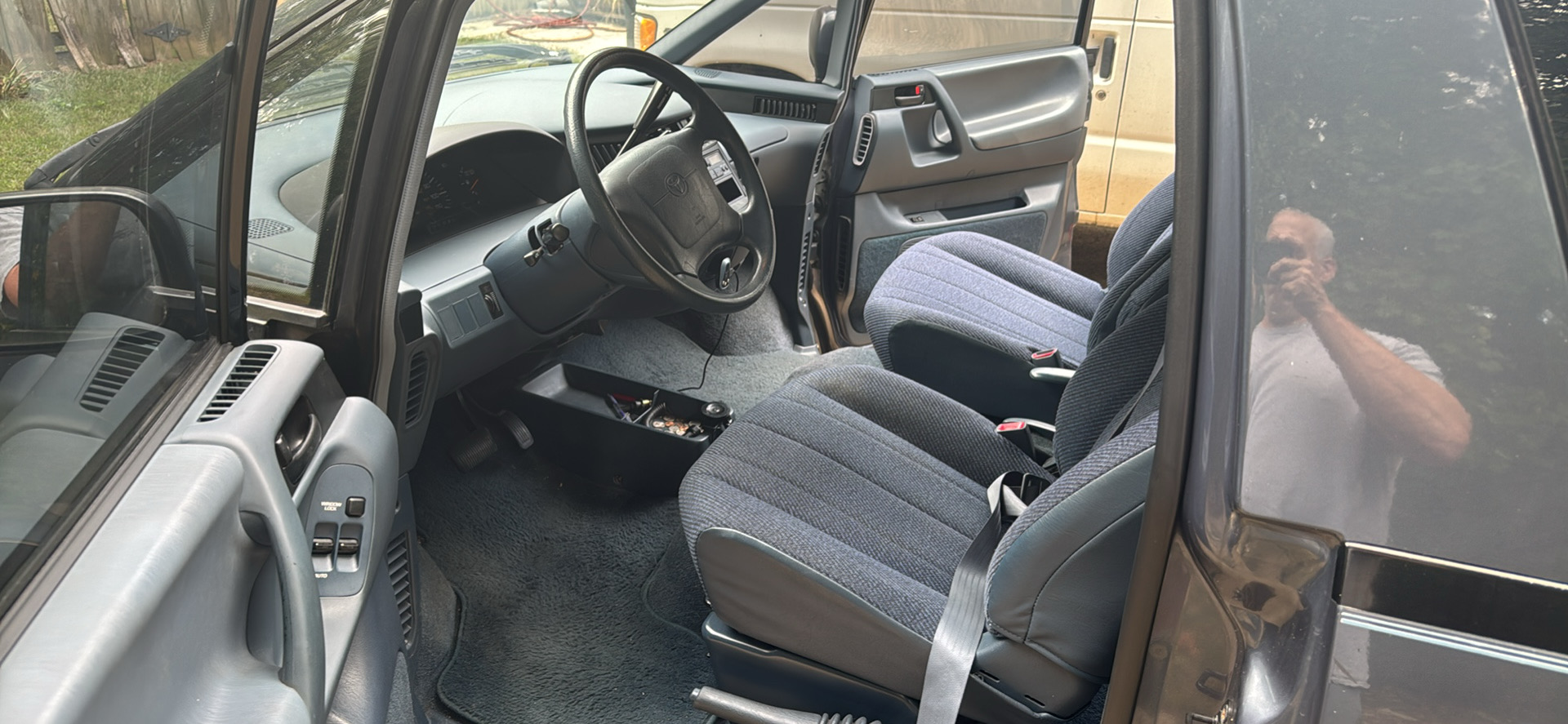 Used 1992 Toyota Previa Deluxe RWD image 11