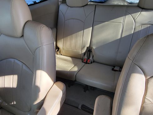 Used 2010 Buick Enclave CXL w/ Trailering Provision Package image 4