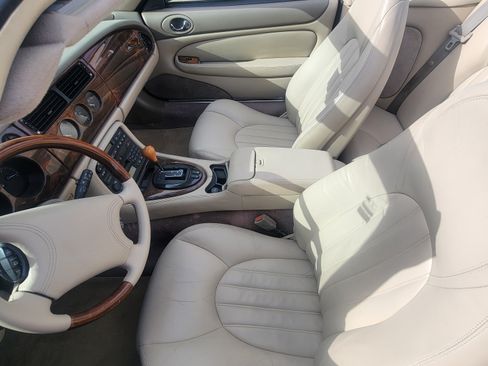 Used 2000 Jaguar XK8 Convertible image 8