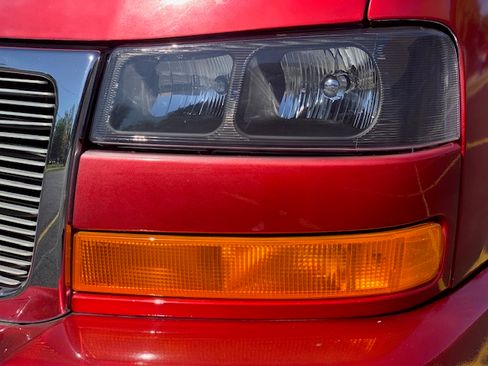 Used 2006 GMC Savana 1500 w/ Preferred Equipment Group image 13