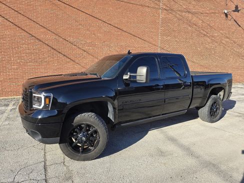 Used 2013 GMC Sierra 2500 Denali image 1