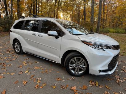 Used 2023 Toyota Sienna Platinum