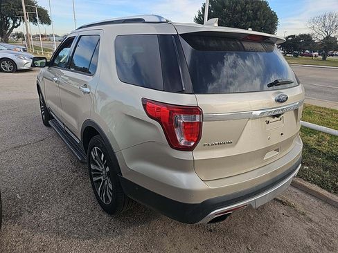 Used 2017 Ford Explorer Platinum image 5