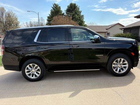 Used 2024 Chevrolet Tahoe Premier w/ Premium Package image 2