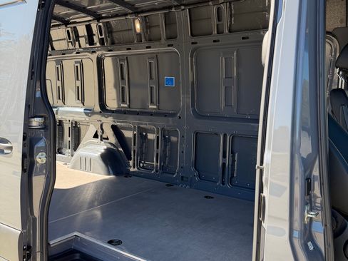 Used 2022 Mercedes-Benz Sprinter 2500 image 20