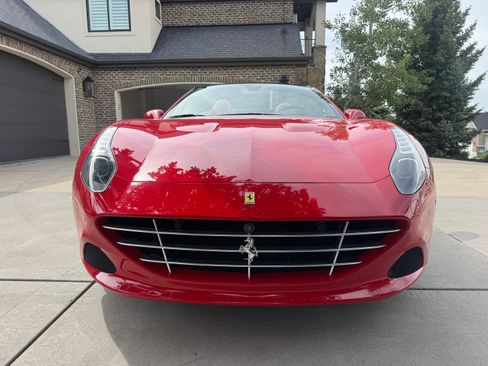 Used 2015 Ferrari California T RWD image 12