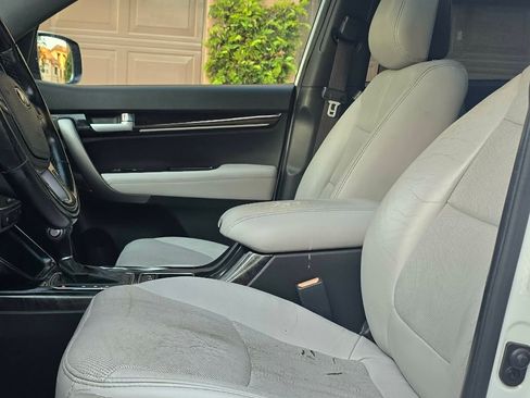 Used 2015 Kia Sorento SX image 8