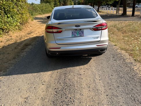 Used 2019 Ford Fusion Titanium AWD/4WD image 2
