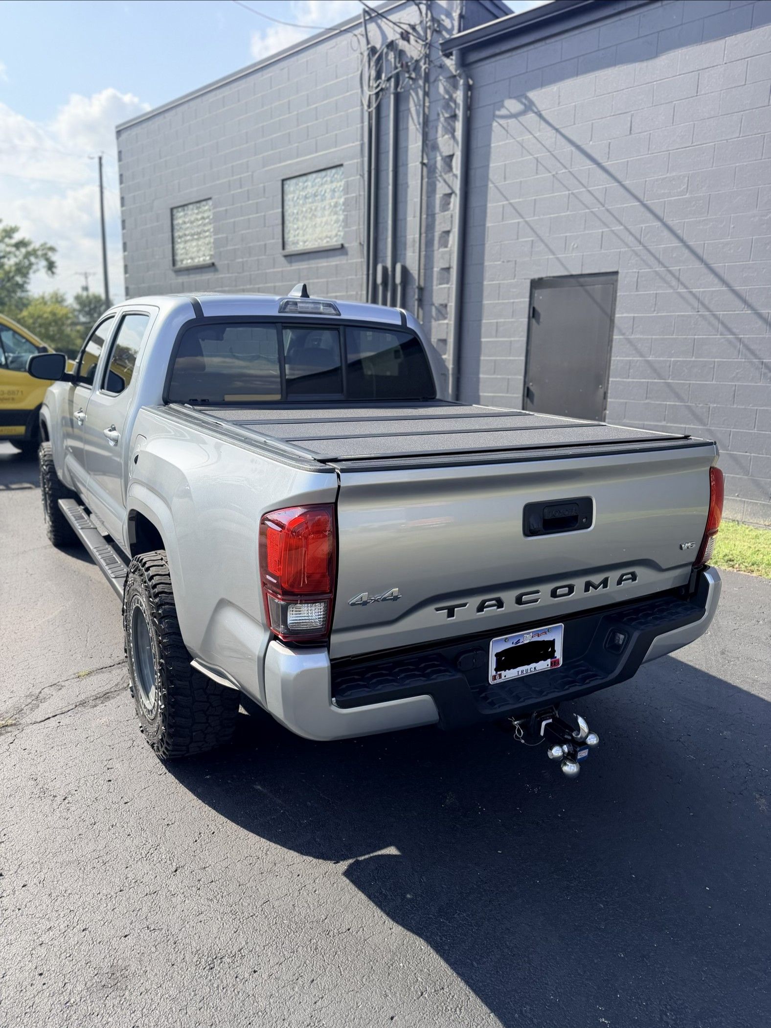 Used 2023 Toyota Tacoma SR AWD/4WD image 5