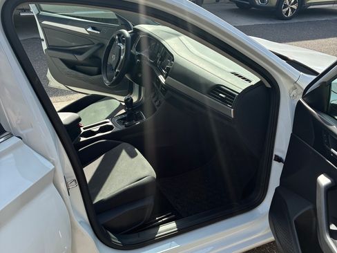 Used 2019 Volkswagen Jetta S image 9