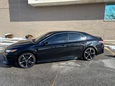 Used 2018 Toyota Camry XSE image 1