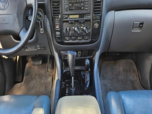 Used 2000 Toyota Land Cruiser image 23